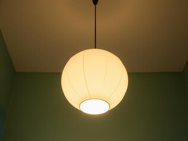 Elegant taklampe i minimalistisk design