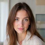 Portrett av Karina, interiørstylist med sans for detaljer